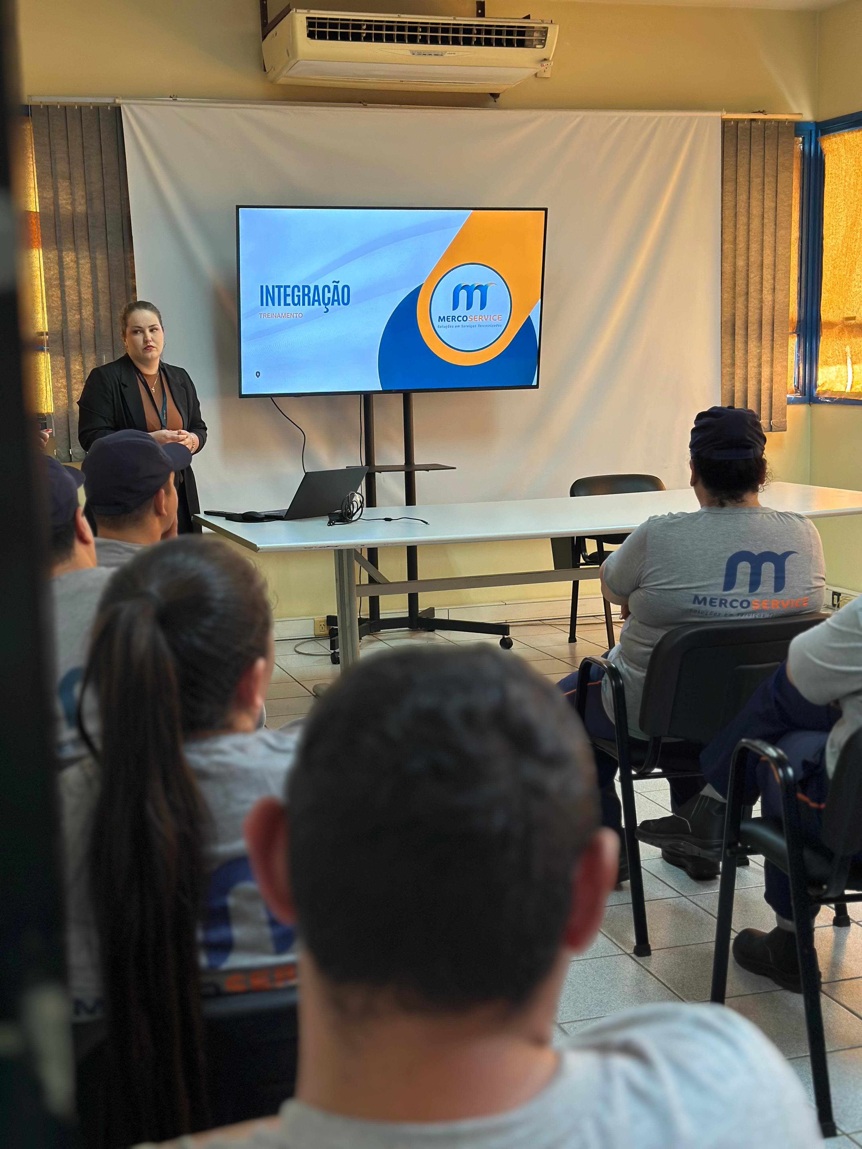 Treinamento de integração para novos colaboradores da Mercoservicers